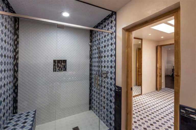 Santa Fe Canyon Rd Guest House Guest Bath