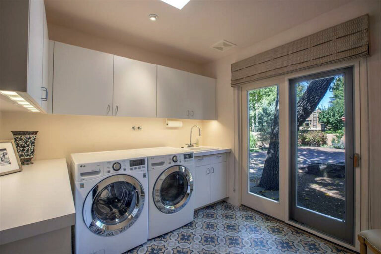 Santa Fe Canyon Rd Laundry