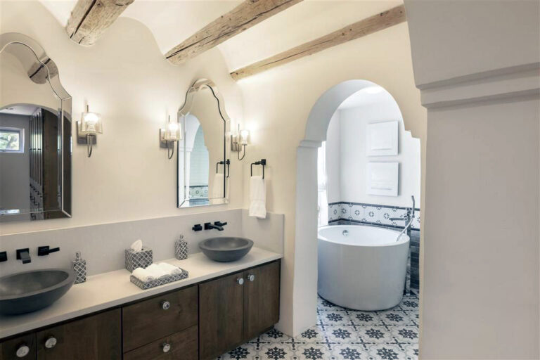 Santa Fe Canyon Rd Upstairs Bath